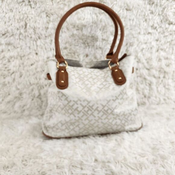 NWT Tommy Hilfigeer Women Handbag Shoulder Logo NWT - Picture 4 of 6